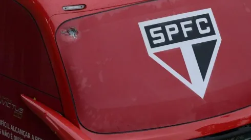 Ataque a ônibus do São Paulo teve mudança de rota, briga de jogadores com gerente de futebol e até bomba