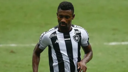 Kalou deve sair — Foto: Getty Images