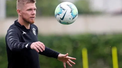 Rafael Forster vira desfalque no Glorioso. Vitor Silva/Botafogo