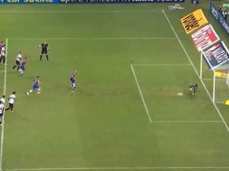 Brasileirão: Sarrafiore vai para o gol após expulsão de Wilson e defende pênalti