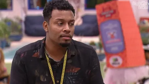 Internautas pedem expulsão de Nego Di