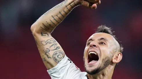 Rafinha é cobiçado pelo Galo — Foto: Getty Images