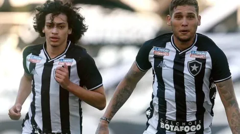 Matheus Nascimento e Rafael Navarro, do Botafogo. (Foto: Divulgação Botafogo)