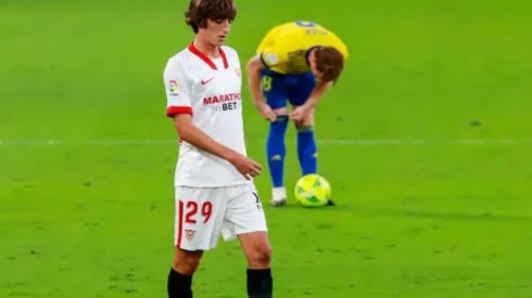 Bryan Gil em campo pelo Sevilla. (Foto: Cristo García)