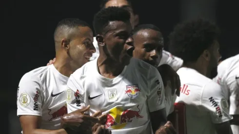 Empréstimo agrada e Bragantino oferece fortuna para comprar Eric Ramires