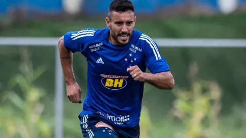 Alan Ruschel, ídolo da Chapecoense, é apresentado oficialmente no Cruzeiro