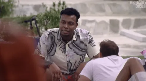 Nego Di conversa com brothers durante a madrugada pós formação de paredão