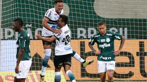 Botafogo encaminha contratação de Robson, do Coritiba