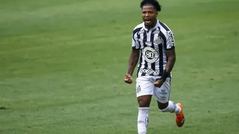 Marinho é destaque do Santos na temporada