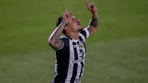 Vina renova contrato com o Ceará; meia despertou o interesse de diversos clubes