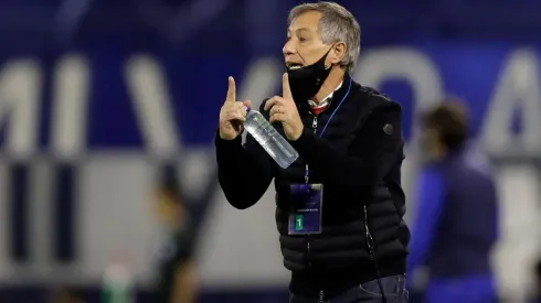 Santos está próximo de acerto com técnico Ariel Holán