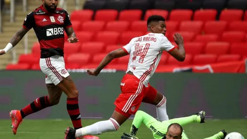 Flamengo quer denunciar torcedor do Inter que deseja oferecer dinheiro ao São Paulo para vencer a última partida do Brasileirão