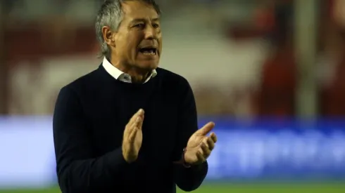 Santos confirmou nesta segunda-feira (22) a contratação do técnico argentino Ariel Holan