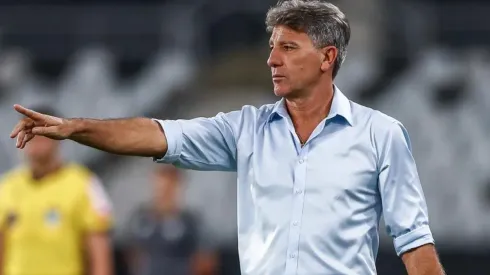 Renato demonstrou admiração pelo jovem – Foto: Lucas Uebel/Flickr Oficial do Grêmio/Divulgação.