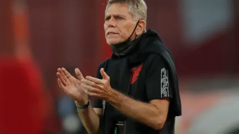 Defensor entra nos planos de Autuori. Foto: Natacha Pisarenko -Pool/Getty Images