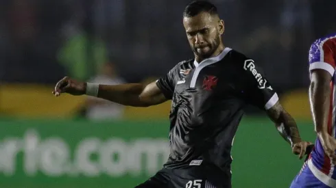 Castán é alvo do Galo – Foto: Luciano Belford/AGIF.