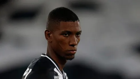 Kanu deve continuar no Botafogo na próxima temporada