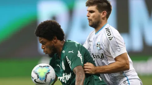 Luiz Adriano não nega interesse do Grêmio em embarque para o RS: