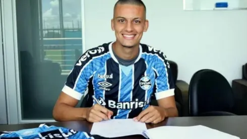 Grêmio renova com Ricardinho, centroavante de 19 anos