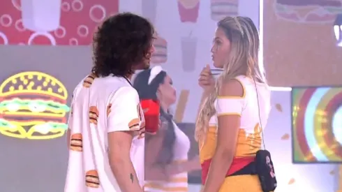 Fiuk e Sarah conversam sobre votos durante festa