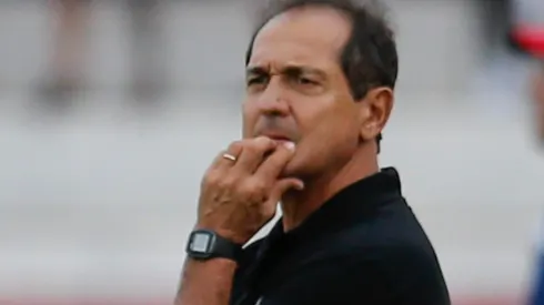 Dirigentes analisam possíveis vendas para atingir o planejamento financeiro no Tricolor – Foto: Marcello Zambrana/AGIF.