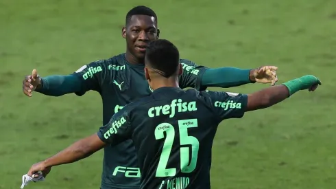 Meia do Palmeiras foi pivô de 'chapéu' aos 45 do 2T no Corinthians na base: