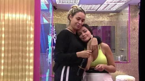 Sarah (na foto, com Juliette) tem dado declarações polêmicas no BBB 21