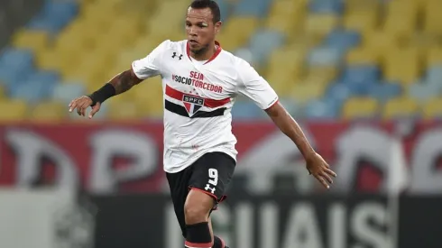 Ídolo do São Paulo, Luis Fabiano é internado em hospital com Covid-19