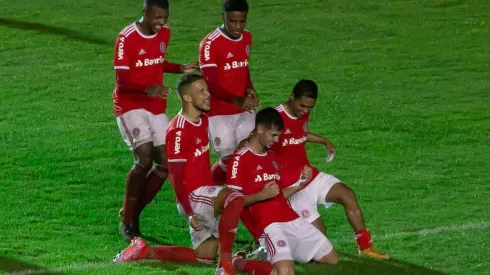 Johnny vira opção da comissão técnica. Foto: Volmer Perez/AGIF