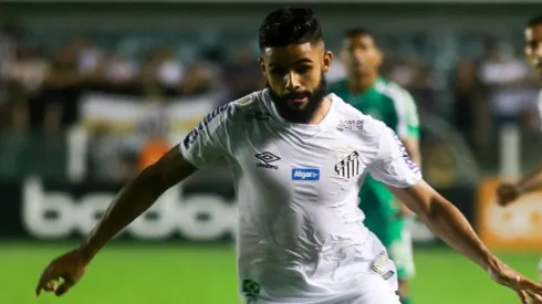 Lateral vem sendo destaque pelo rival - Foto: Fernanda Luz/AGIF.