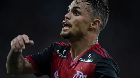 Torcida do Fla parece não estar feliz com o desempenho de Michael - Foto: Thiago Ribeiro/AGIF.