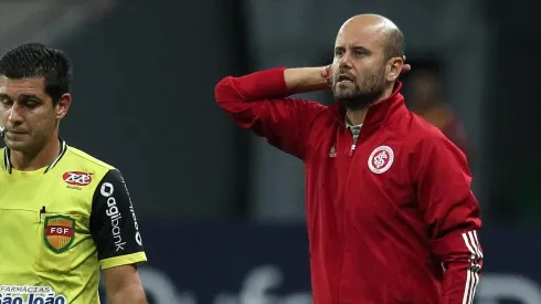 Treinador apontou os erros na partida - Foto: Fernando Alves/AGIF.