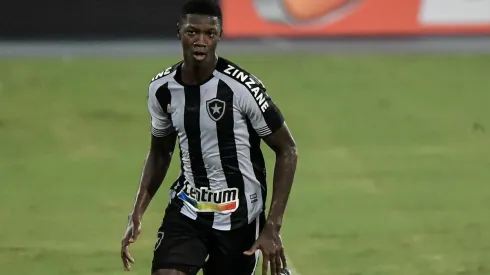 Babi pode reforçar o Furacão - Foto: Thiago Ribeiro/AGIF.