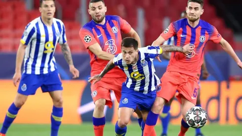 Equipes fazem um jogo muito disputado em Sevilha (Foto: Getty Images)