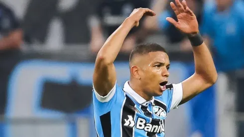 David Braz não é mais jogador do Grêmio – Foto: Pedro H. Tesch/AGIF.