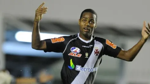 Vasco dá 'spoiler' de possível acerto com Dedé