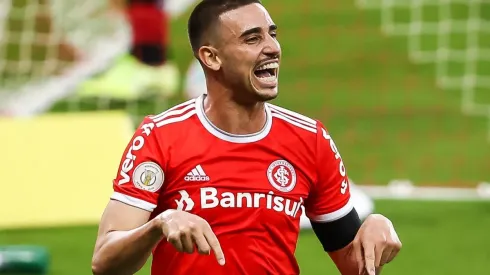 Atacante voltou a balançar as redes – Foto: Pedro H. Tesch/AGIF.