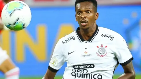 Atacante está longe de ser destaque como em 2017 - Foto: Pedro H. Tesch/AGIF.