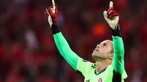 Goleiro fez quatro grandes defesas na primeira etapa (Foto: Getty Images)