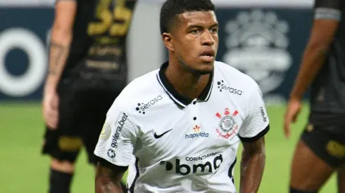 Léo Natel não vai estar entre os 11 titulares – Foto: Kely Pereira/AGIF.