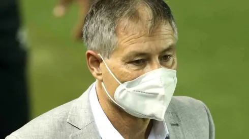 Ariel Holan pediu demissão do Santos