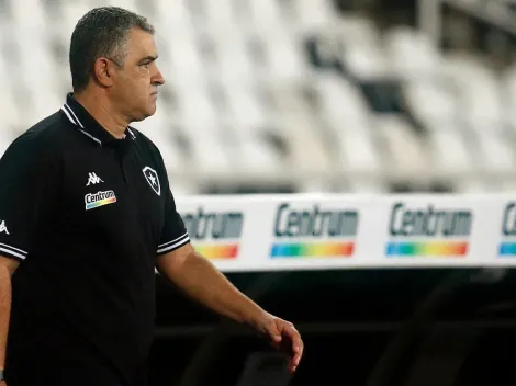 Chamusca recorre a atacante para ajudar no sistema defensivo do Botafogo