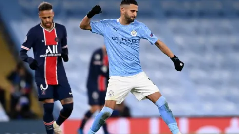 Enquanto Mahrez comemora, Neymar lamenta o gol sofrido (Foto: Getty Images)