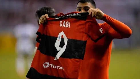 Gabriel comemora o gol que deu a vitória ao Flamengo (Foto: Getty Images)
