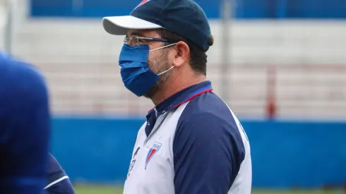 Enderson Moreira teve infarto no último sábado (08), mas passa bem