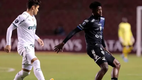 Palmeiras vai levando a melhor com gol de Raphael Veiga (Foto: Getty Images)