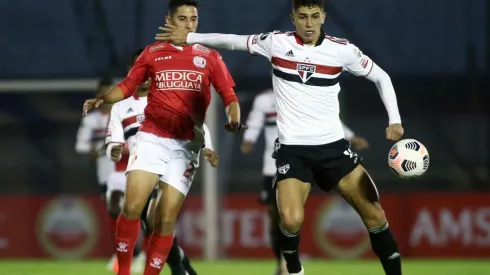 Tricolor ficou apenas no empate diante do Rentistas (Foto: Getty Images)