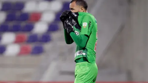 Odor do gás lacrimogêneo afetou o andamento da partida (Foto: Getty Images)
