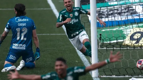 Palmeiras vence o Corinthians por 2 x 0 e é o primeiro finalista do Paulistão. (Ettore Chiereguini/AGIF)
