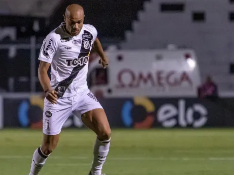 Atacante com passagens por grandes clubes do futebol brasileiro, Roger anuncia que vai parar de jogar futebol aos 36 anos